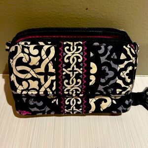 Vera Bradley wallet Canterberry Magenta pattern